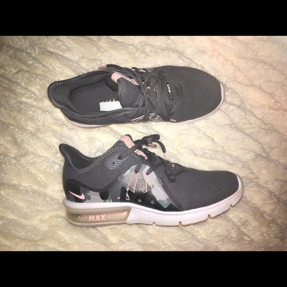 Nike Air Max - Picture 1 of 4